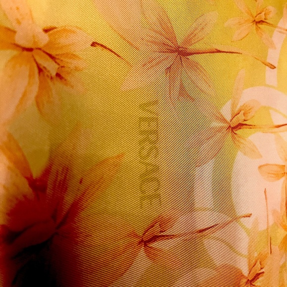 Versace Scarf 33’x33’x33’x33’ - Picture 1 of 16